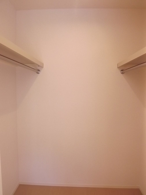 Washroom.  ☆ Walk-in closet ☆