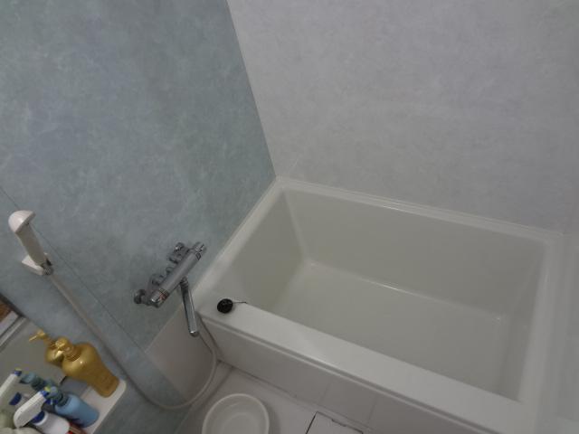Bathroom. Indoor (11 May 2013) Shooting