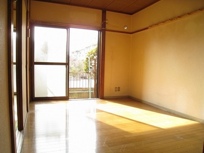 Living and room. Spacious your laundry on the veranda outside the ☆