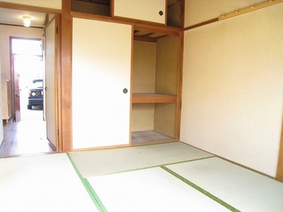 Living and room. Housed plenty of Japanese-style room