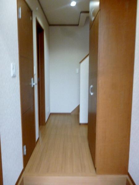 Entrance. Local (11 May 2013) Shooting