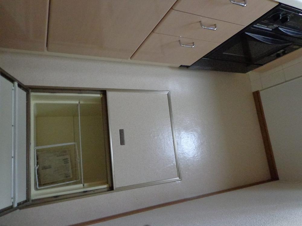 Other. Underfloor Storage