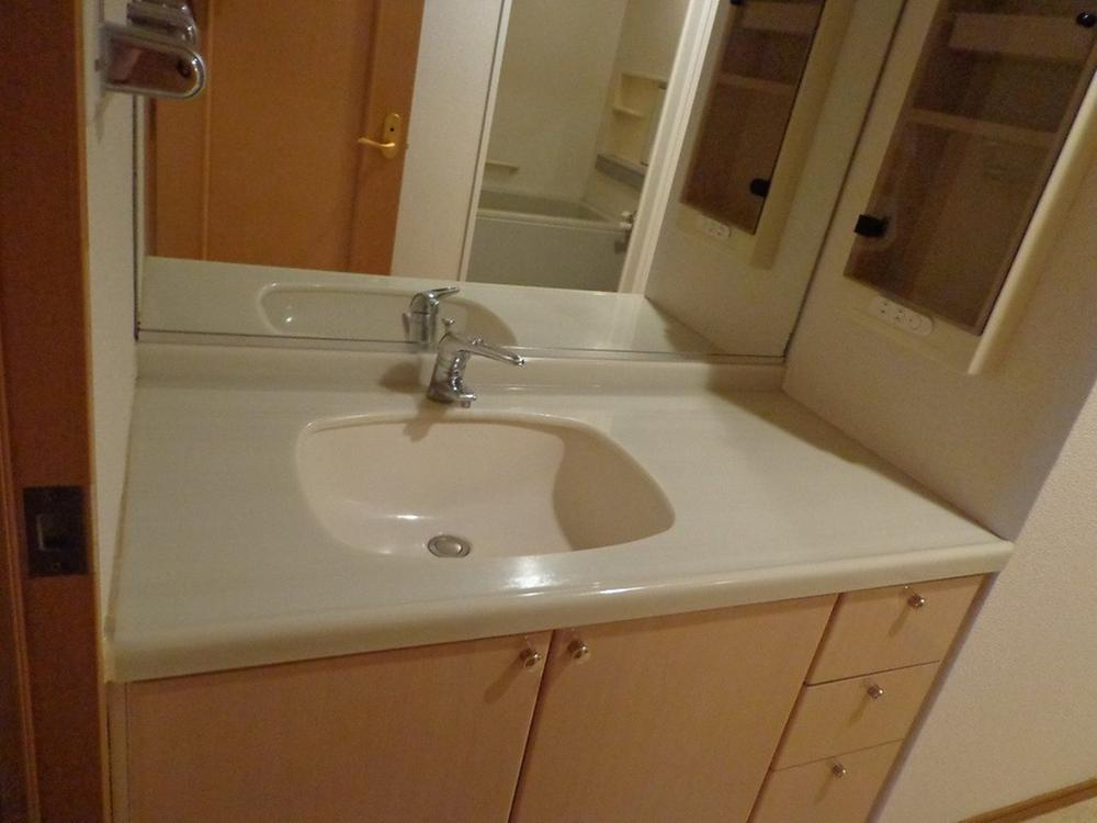 Wash basin, toilet