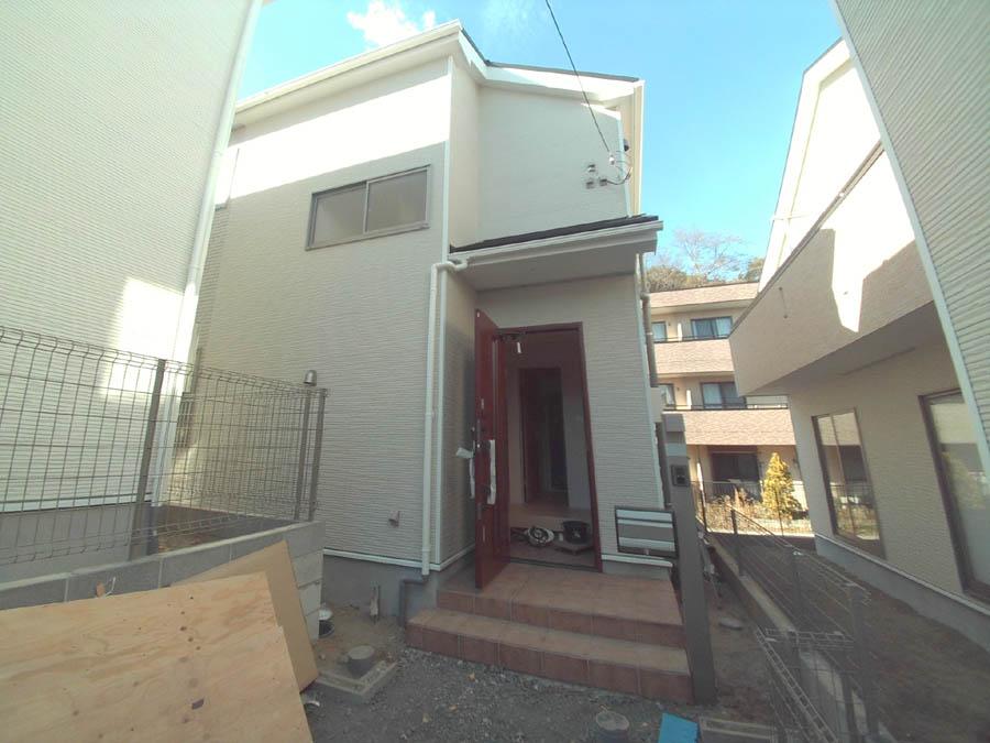 Local photos, including front road. Was building completed. Such as the actual image from per yang, We have to wait all the time so you can see directly. 