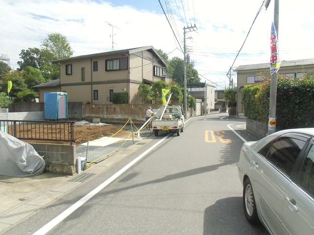 Local photos, including front road. West 6m road Local (October 17, 2013) Shooting