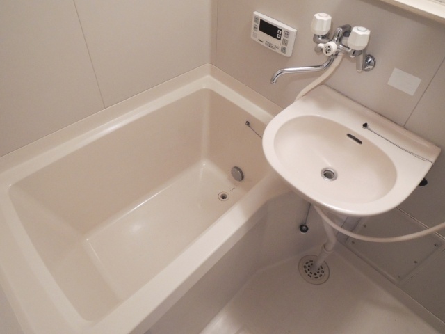 Bath. Bathing possible reheating.