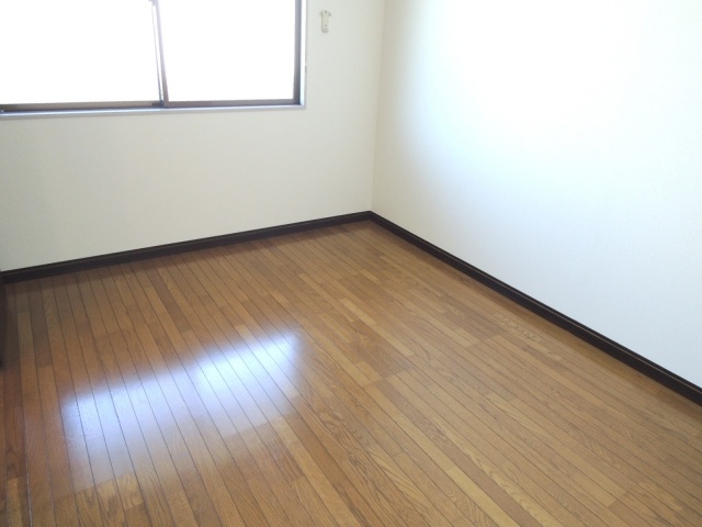 Living and room. Western-style can also be used in the bedroom.