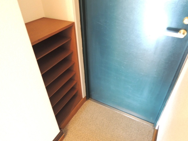 Entrance. It comes with shoes BOX.