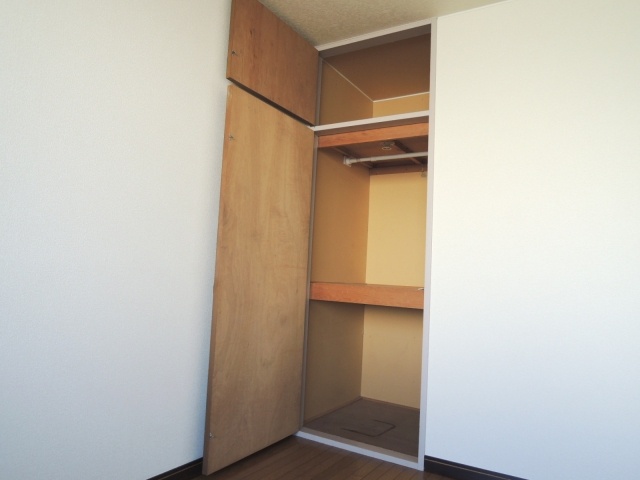 Receipt. Each room with storage.