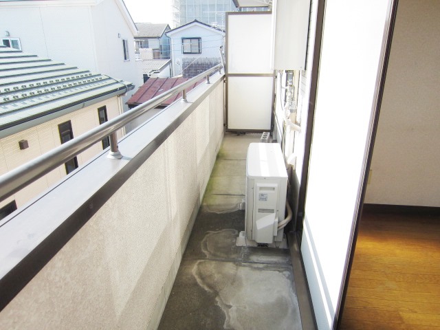 Balcony. Jose you a lot laundry