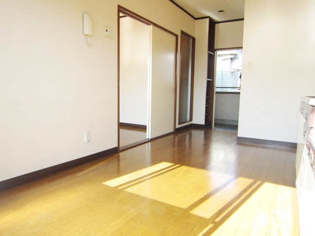 Living and room. Good per sun