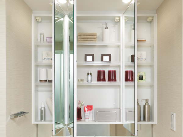 Bathing-wash room.  [Three-sided mirror with vanity] Three-sided mirror under mirror also adopted a three-sided mirror with vanity equipped to meet the child's point of view. It is to ensure the storage rack on the back side of the three-sided mirror, You can organize clutter, such as skin care and hair care products.