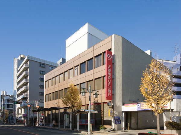 Surrounding environment. Bank of Tokyo-Mitsubishi UFJ bracken branch (about 590m ・ An 8-minute walk)