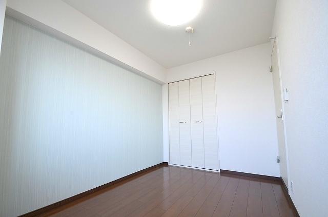 Non-living room. ~ The room other than the living ~