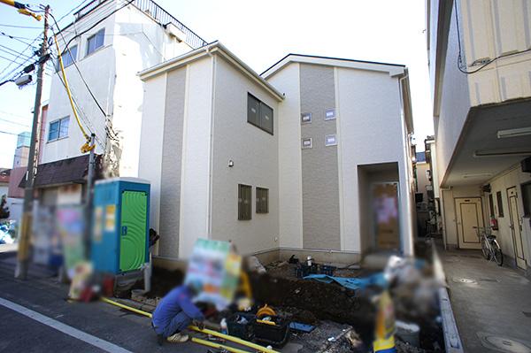 Local appearance photo. Local (12 May 2013) Shooting