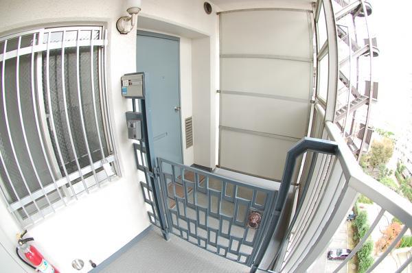 Other common areas. Entrance porch in consideration of the privacy