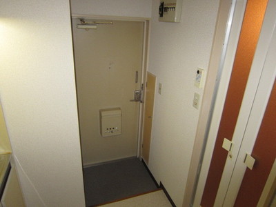 Entrance. Yes shoe box