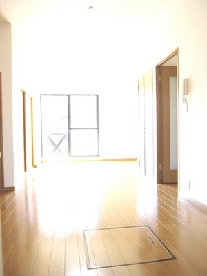 Living and room. Spacious 13.9 Pledge of living