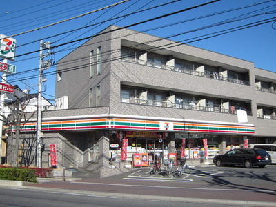 Convenience store. 190m to Seven-Eleven (convenience store)