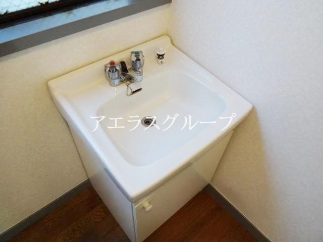 Washroom. Get even hot water