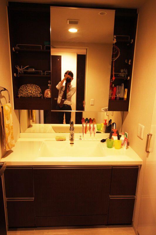 Wash basin, toilet