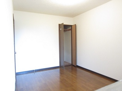 Other room space. There is Western-style housing