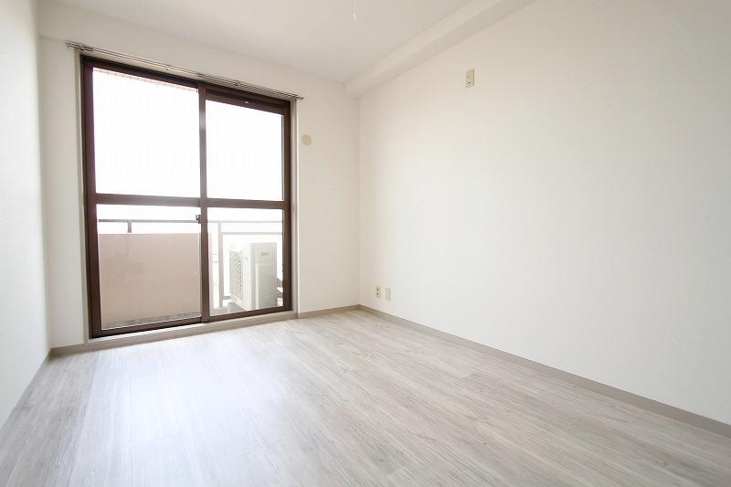 Other room space. Western-style were also stretched the floor tile.