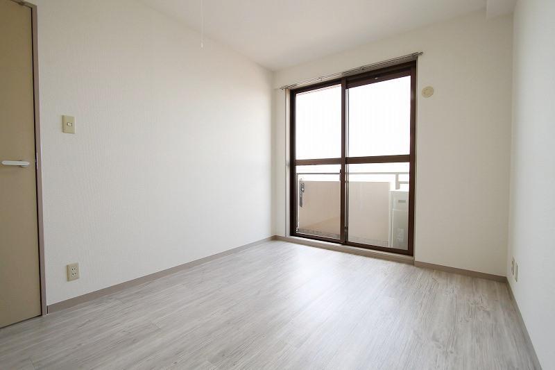 Other room space. May day, Also flourished grain of the floor tile