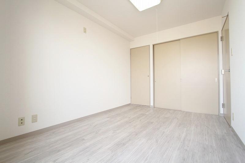 Other room space. There is storage also enough, You can use clean room.