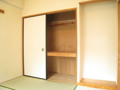 Receipt. Closet is convenient