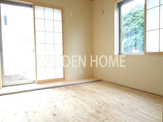 Same specifications photos (Other introspection). Same specifications is a picture