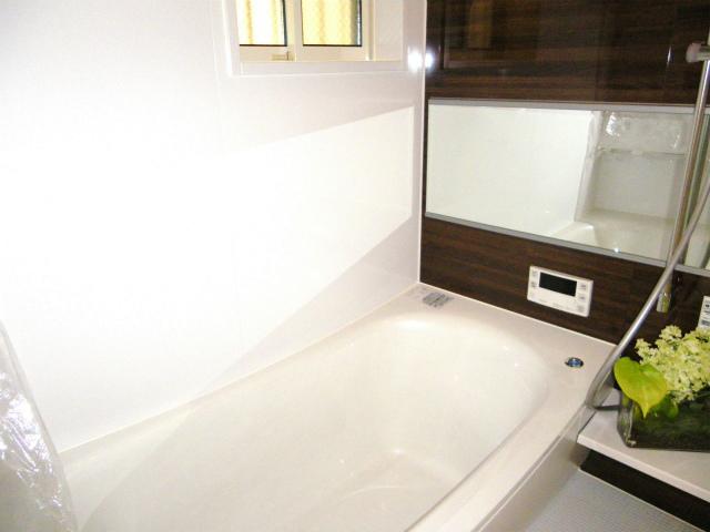 Bathroom. Furniture that is reflected in the photograph ・ Small parts are not included in the sale.