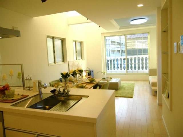 Living. Furniture that is reflected in the photograph ・ Small parts are not included in the sale.