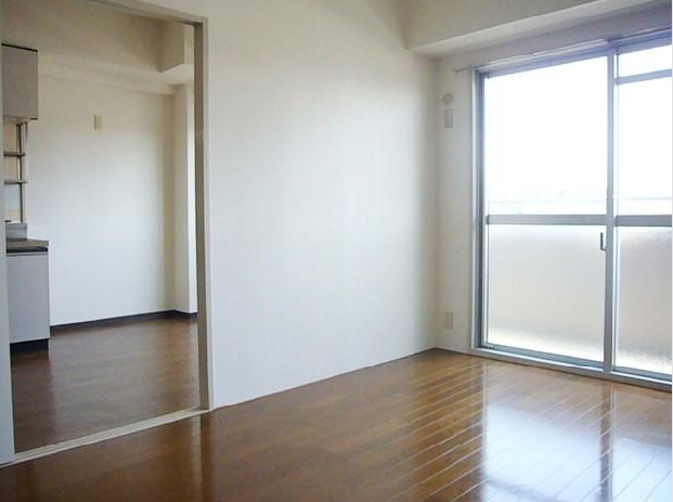 Living and room. All is flooring