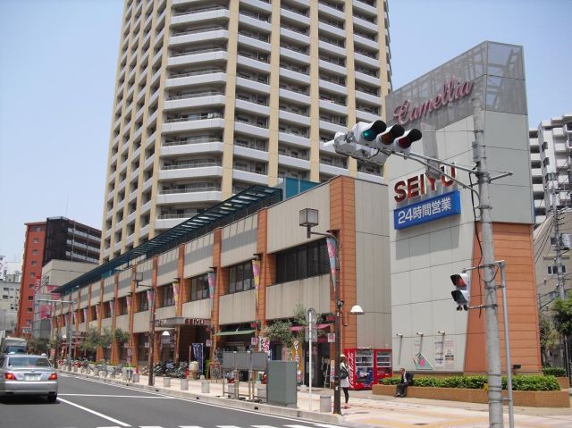 Supermarket. Seiyu to (super) 550m