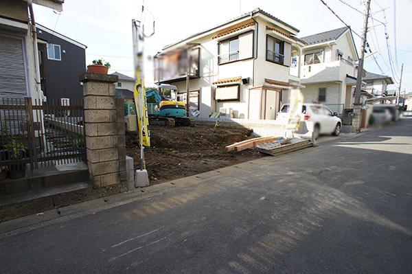Local photos, including front road. Local (12 May 2013) Shooting