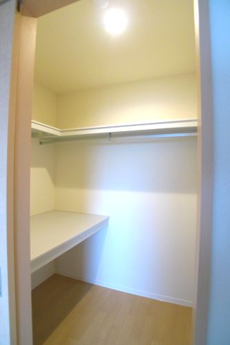 Receipt. Walk-in closet