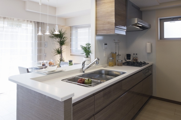 Some of the happy design a window in the kitchen in the apartment. Good thing that can be installed work plate also up and down the two-stage.