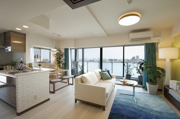 Other. Bright vista spread living of the southeast two sides lighting ・ dining. South spread is low-rise residential area, Endowed with goodness on the lookout and the day I opened (F type. August 2013 shooting)