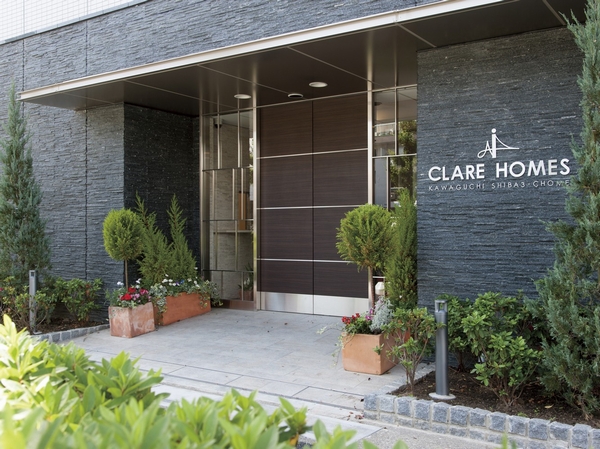 Other. Simple design, Entrance in pursuit of functional beauty. Lined with commercial premises, Facing a tree-lined street, Feel the refreshing atmosphere. It is spreading spacious hall in the back of the auto door