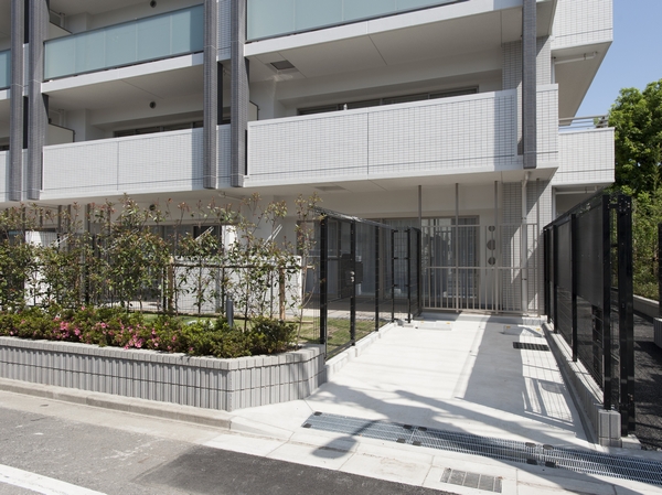 Other. Private garden and private parking on the south side first floor dwelling unit. Can be from the parking lot into the house directly, Livability of detached sense can enjoy (Fg type)