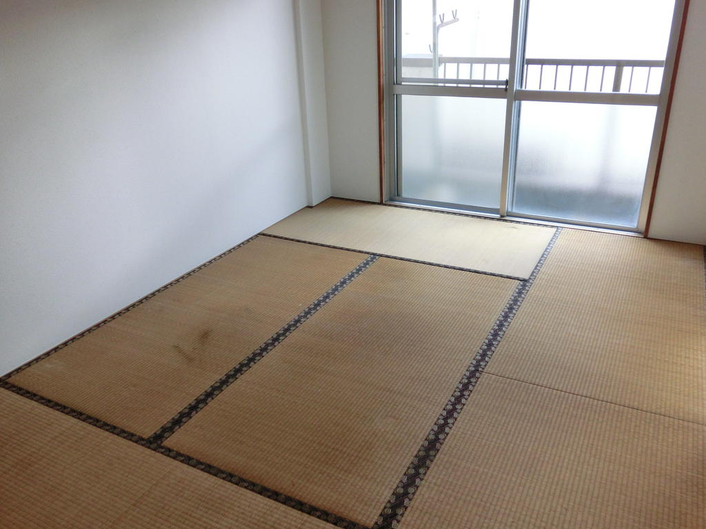 Other. Once you have a move-in, I tatami exchange.