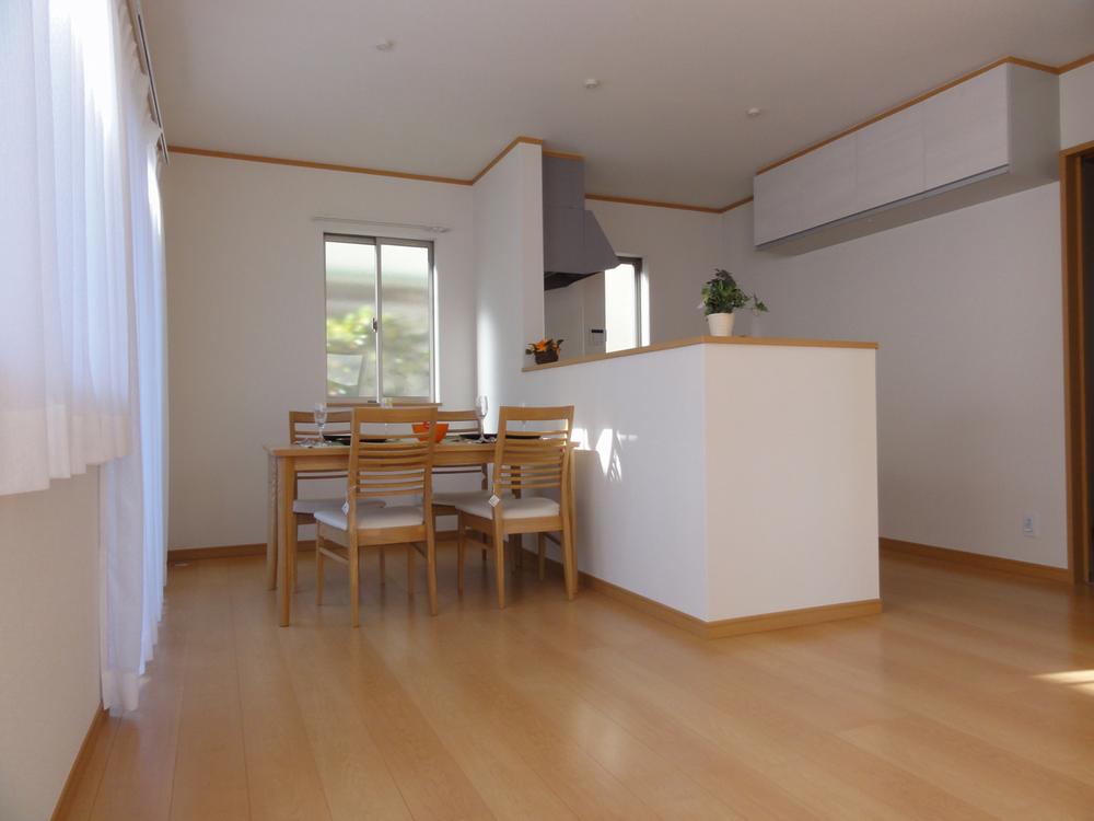 Living. Indoor (12 May 2013) Shooting  Face-to-face kitchen