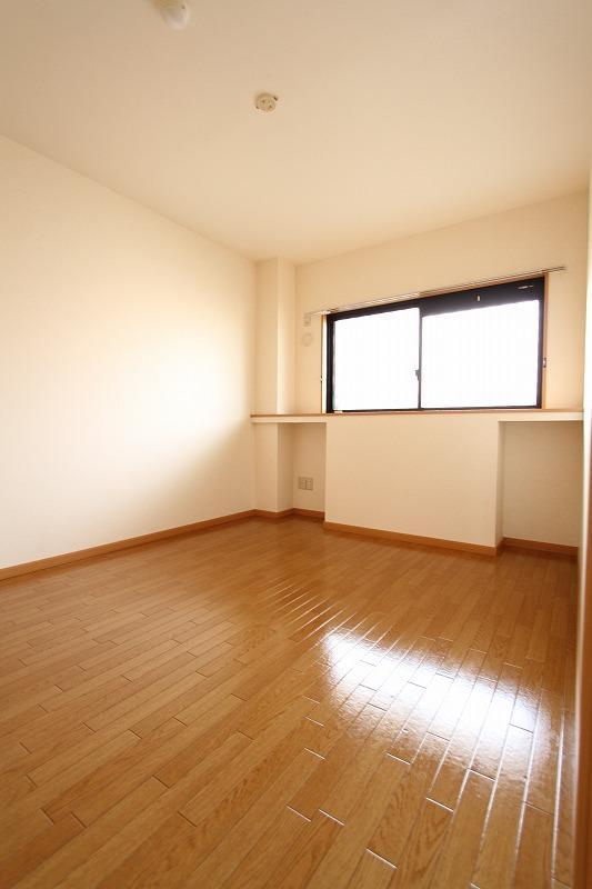 Other room space. Also attached air conditioning at the entrance side of the Western-style.