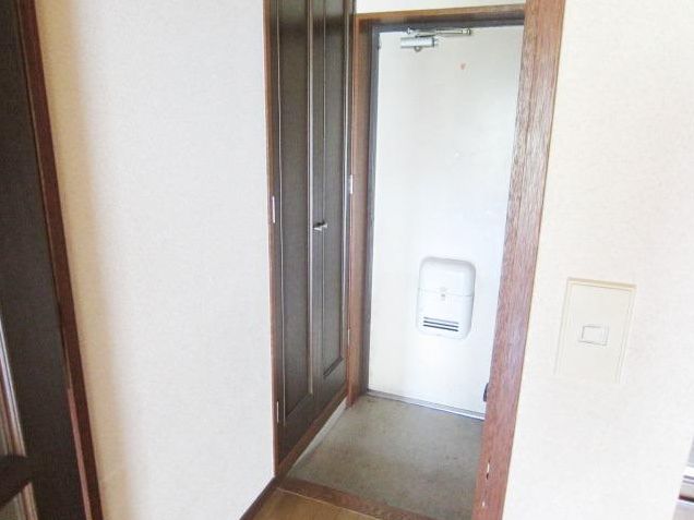 Entrance. Separate reference is a picture