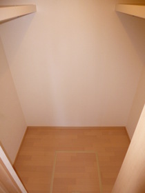 Other Equipment. Wo - Kuinkuro - Yes Georgette