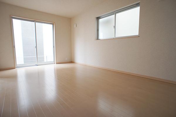 Living. Shining even your family smile in full sunlight