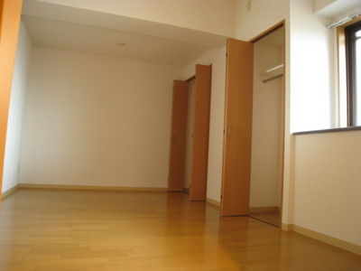 Other room space. The 8.5 Pledge of Western-style There is a closet in two places and the shelf