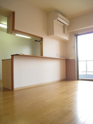 Living and room. LDK facing the balcony is a spacious 14.4 Pledge