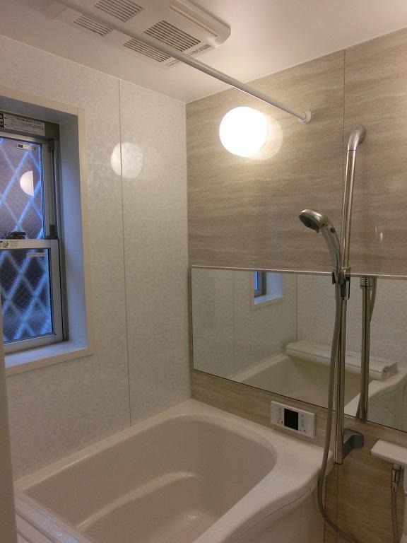Bathroom. Unit bus of the same specification ・ Ventilation drying function ・ Adoption wide mirror